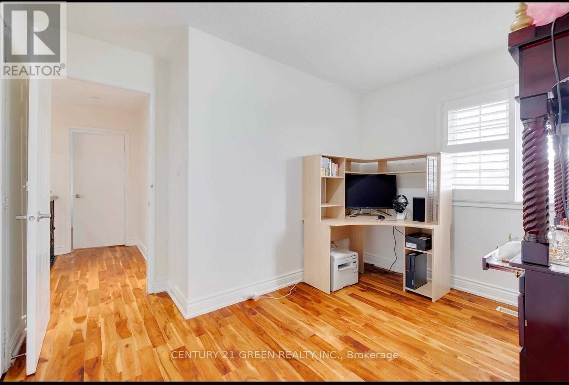 5623 Whitehorn Avenue, Mississauga, Ontario  L5V 2H1 - Photo 13 - W12974022