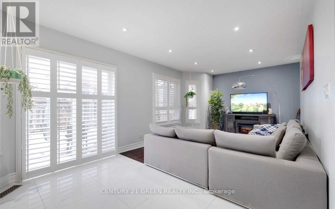 5623 Whitehorn Avenue, Mississauga, Ontario  L5V 2H1 - Photo 3 - W12974022