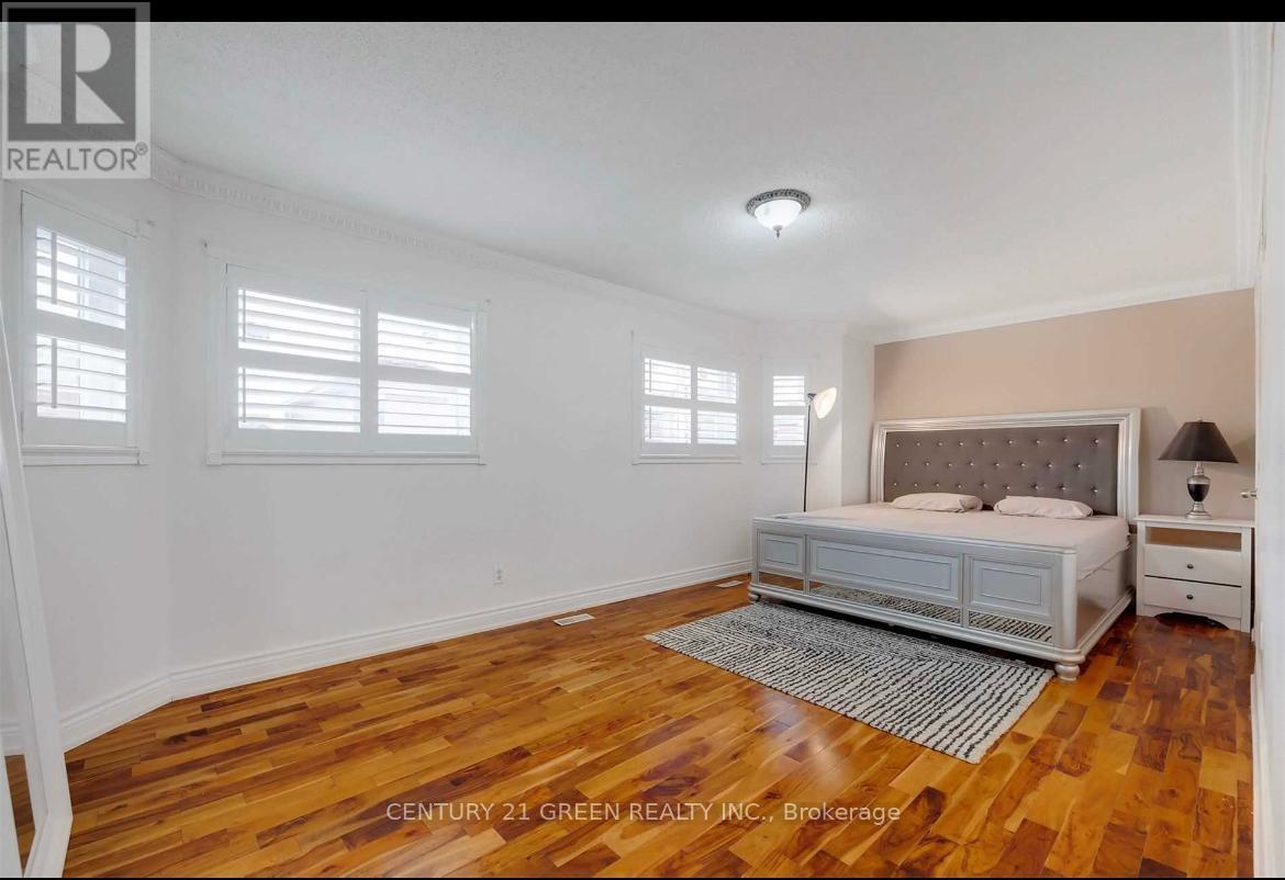 5623 Whitehorn Avenue, Mississauga, Ontario  L5V 2H1 - Photo 6 - W12974022