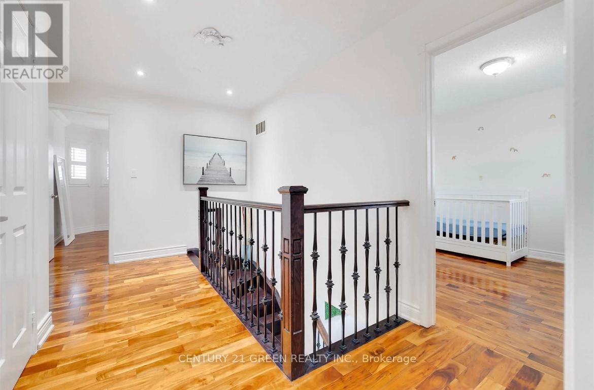 5623 Whitehorn Avenue, Mississauga, Ontario  L5V 2H1 - Photo 9 - W12974022