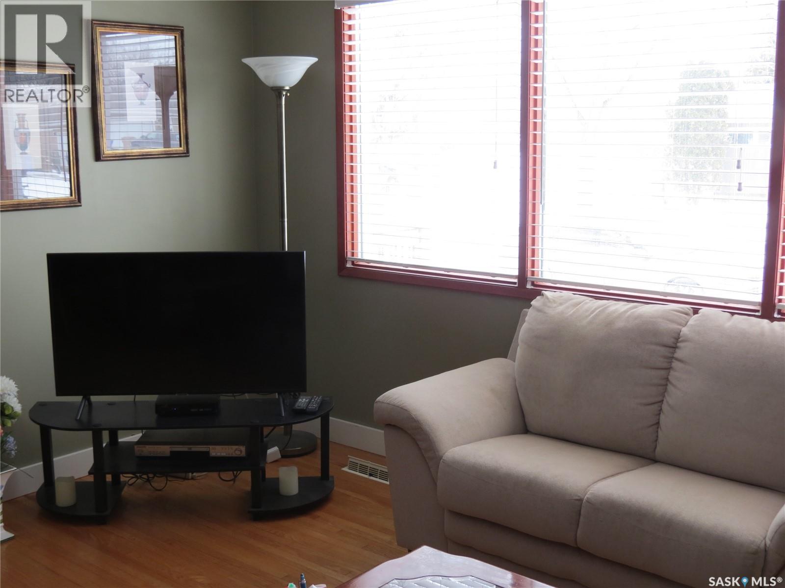 30 Cleland Street, Regina, Saskatchewan  S4R 4G2 - Photo 11 - SK032030