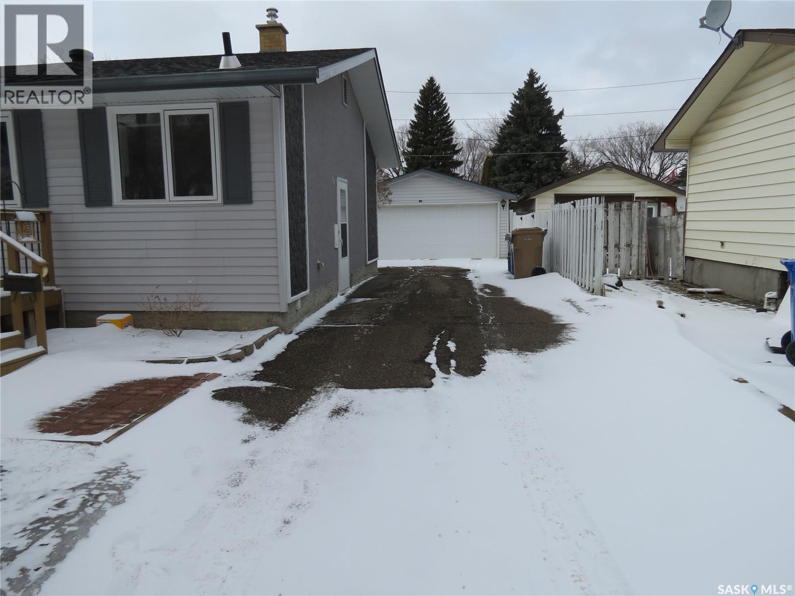 30 Cleland Street, Regina, Saskatchewan  S4R 4G2 - Photo 3 - SK032030