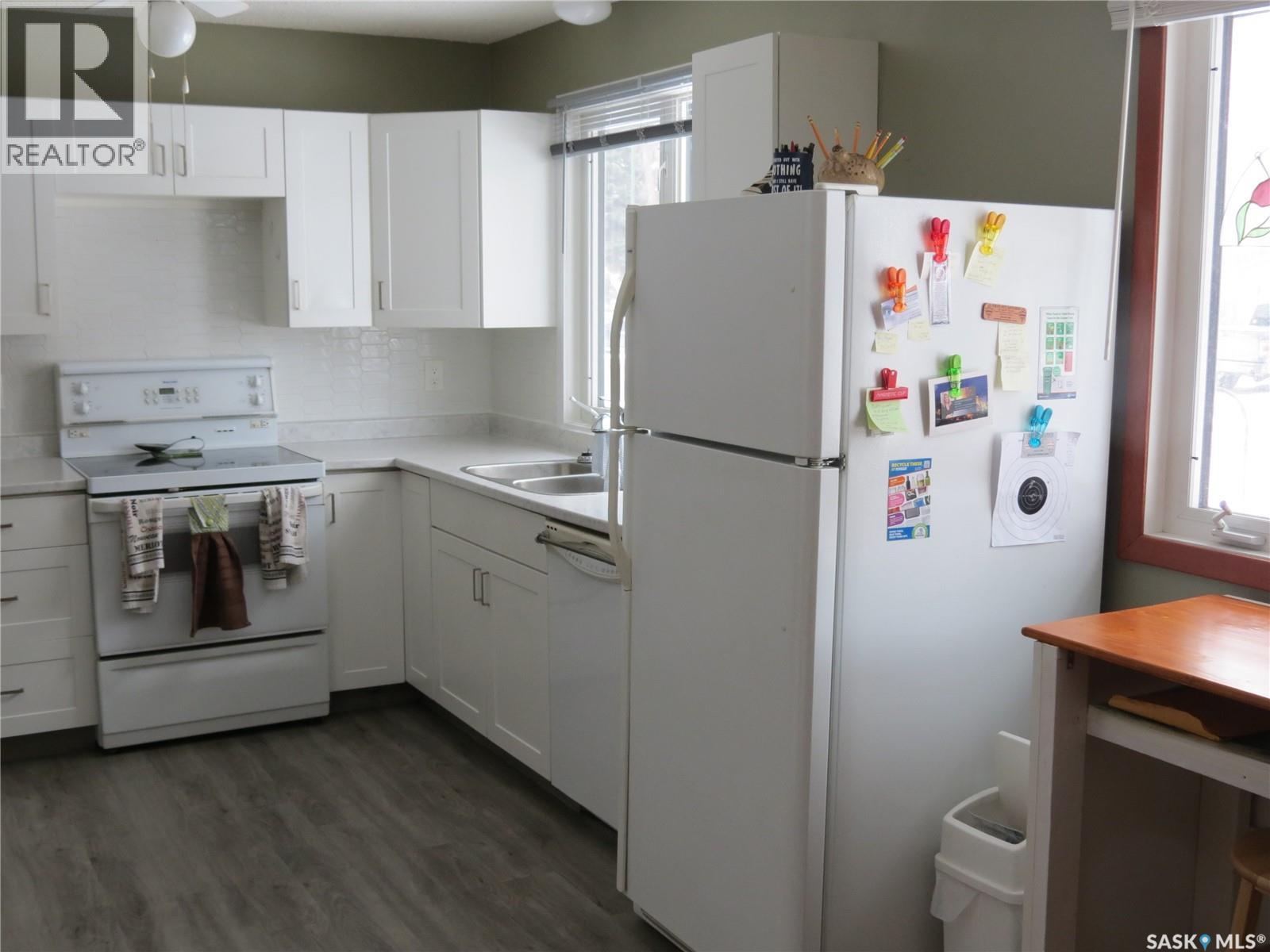 30 Cleland Street, Regina, Saskatchewan  S4R 4G2 - Photo 6 - SK032030