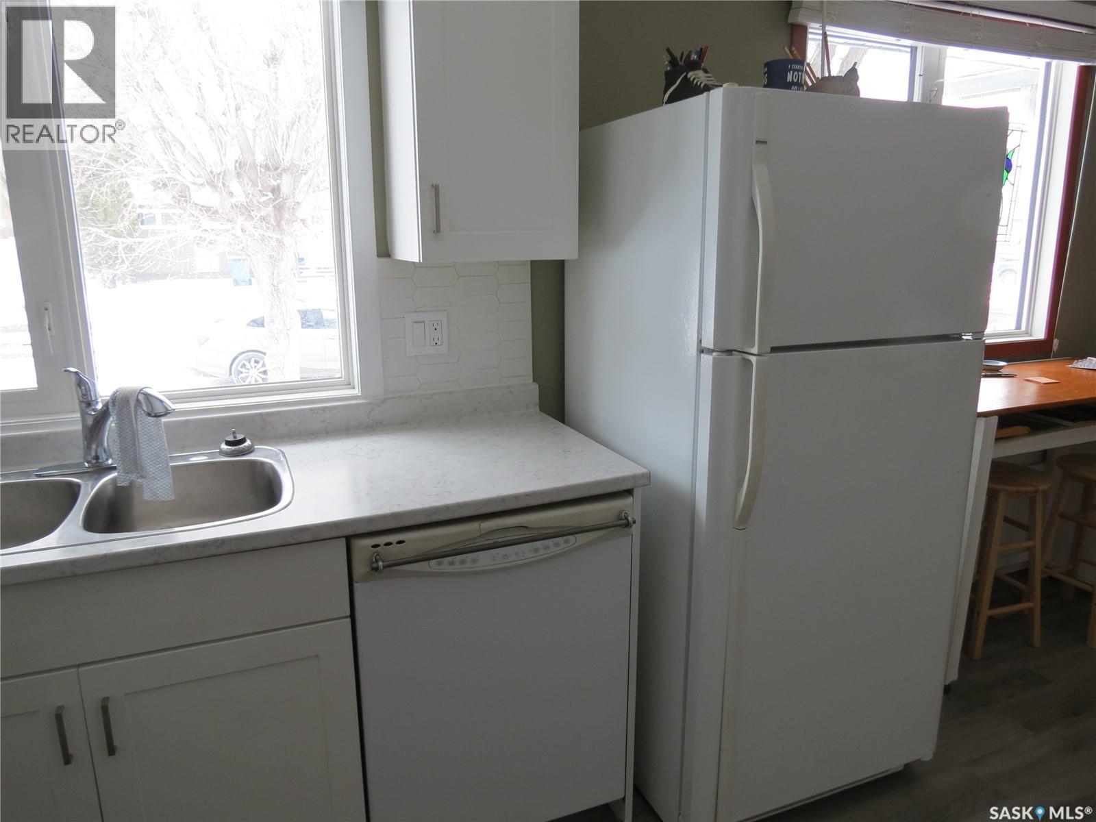 30 Cleland Street, Regina, Saskatchewan  S4R 4G2 - Photo 7 - SK032030