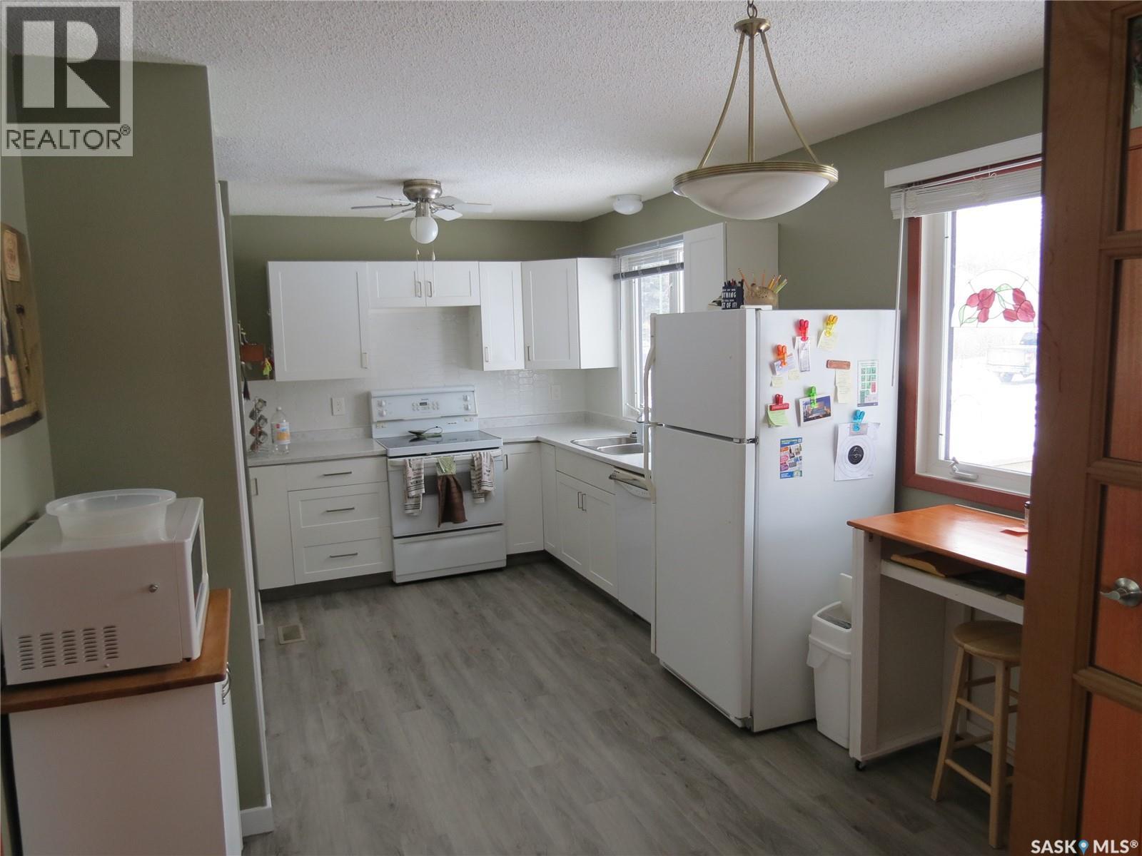 30 Cleland Street, Regina, Saskatchewan  S4R 4G2 - Photo 8 - SK032030