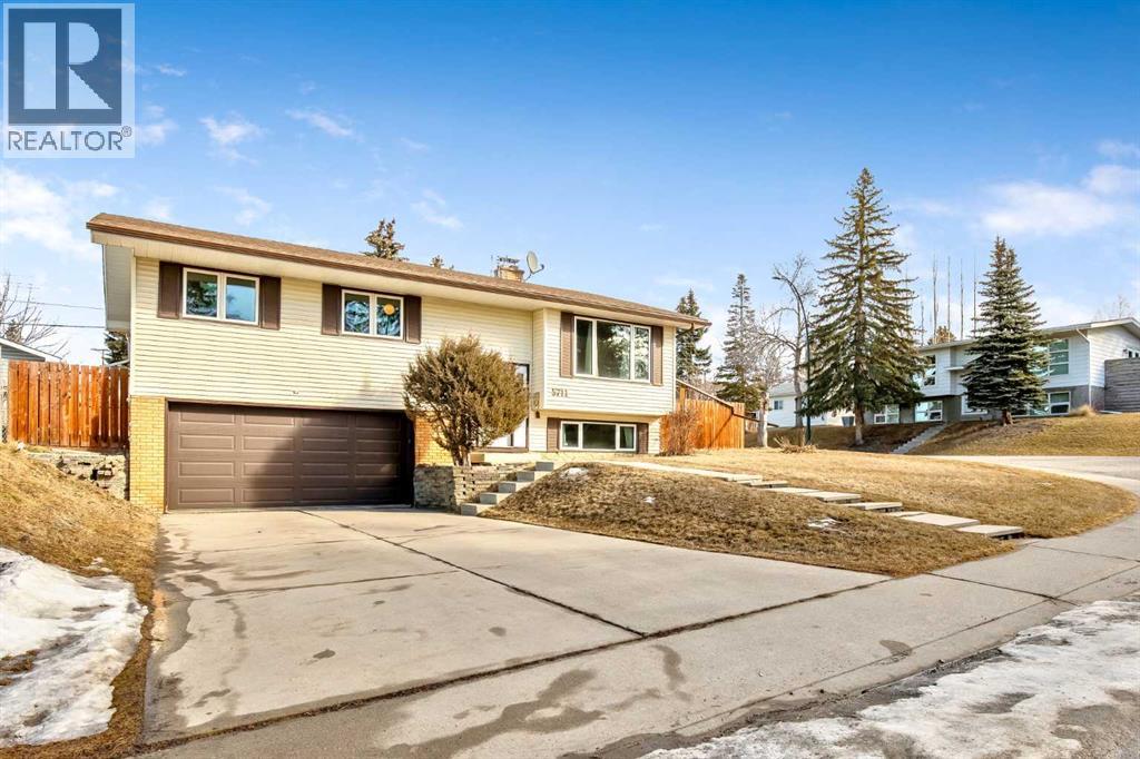 5711 Dalmead Crescent Nw, Calgary, Alberta T3A 1E7 - Photo 2 - A2295983