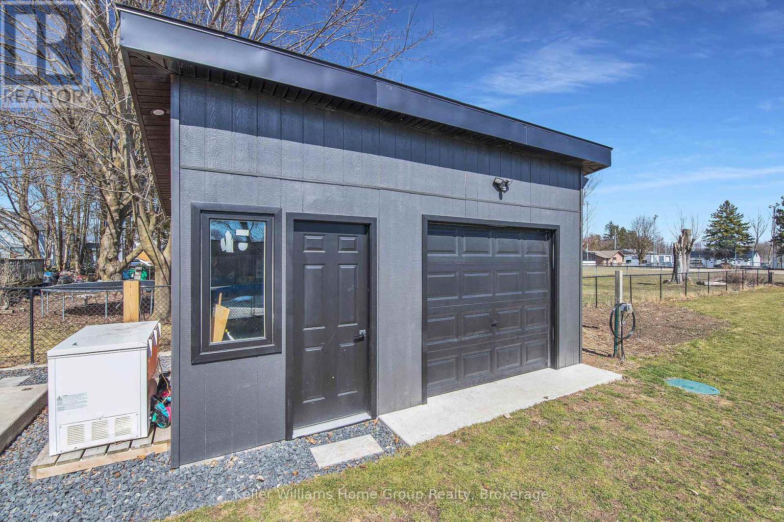 989 Northfield Drive E, Woolwich, Ontario  N0B 1N0 - Photo 36 - X12917796