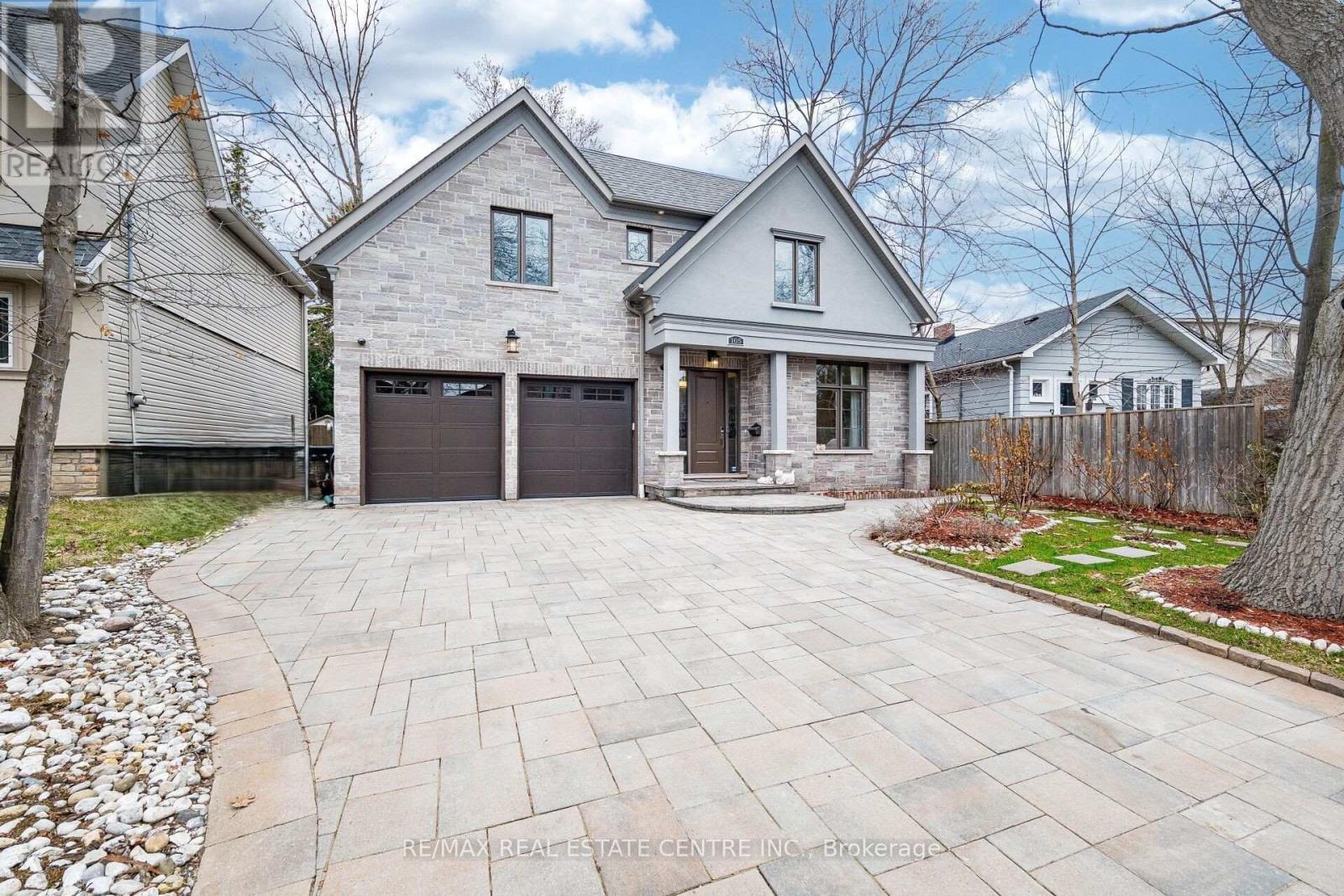 105 Eaglewood Boulevard, Mississauga, Ontario  L5G 1V8 - Photo 2 - W12971498