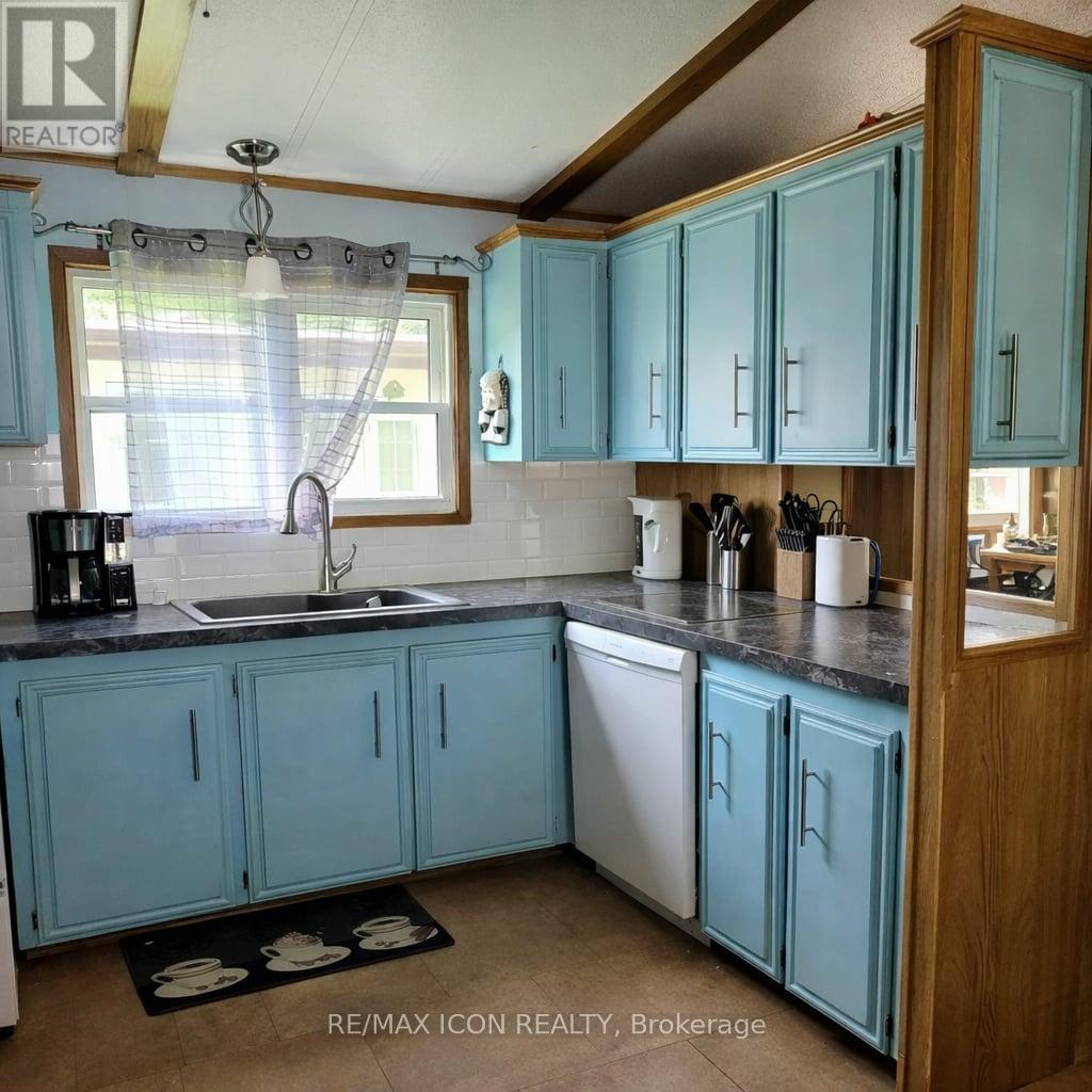 34 - 9839 Lakeshore Road, Lambton Shores, Ontario N0M 1T0 - Photo 5 - X12200747