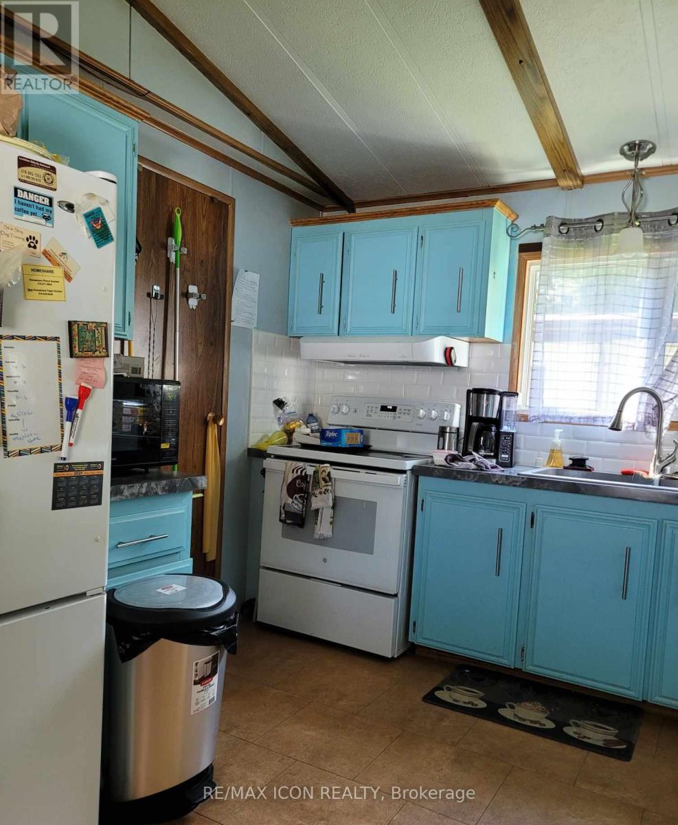 34 - 9839 Lakeshore Road, Lambton Shores, Ontario N0M 1T0 - Photo 6 - X12200747