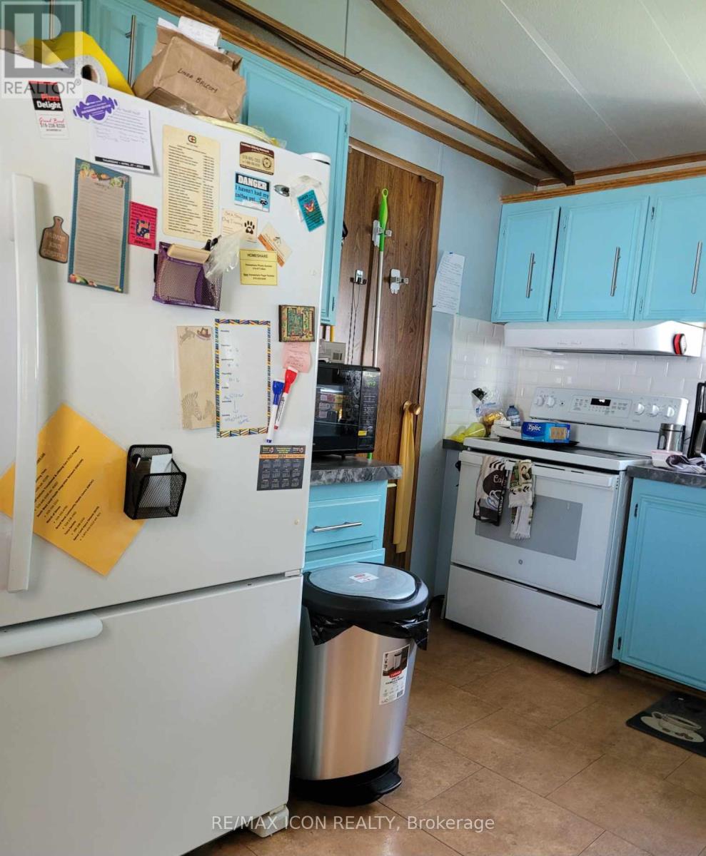 34 - 9839 Lakeshore Road, Lambton Shores, Ontario N0M 1T0 - Photo 7 - X12200747