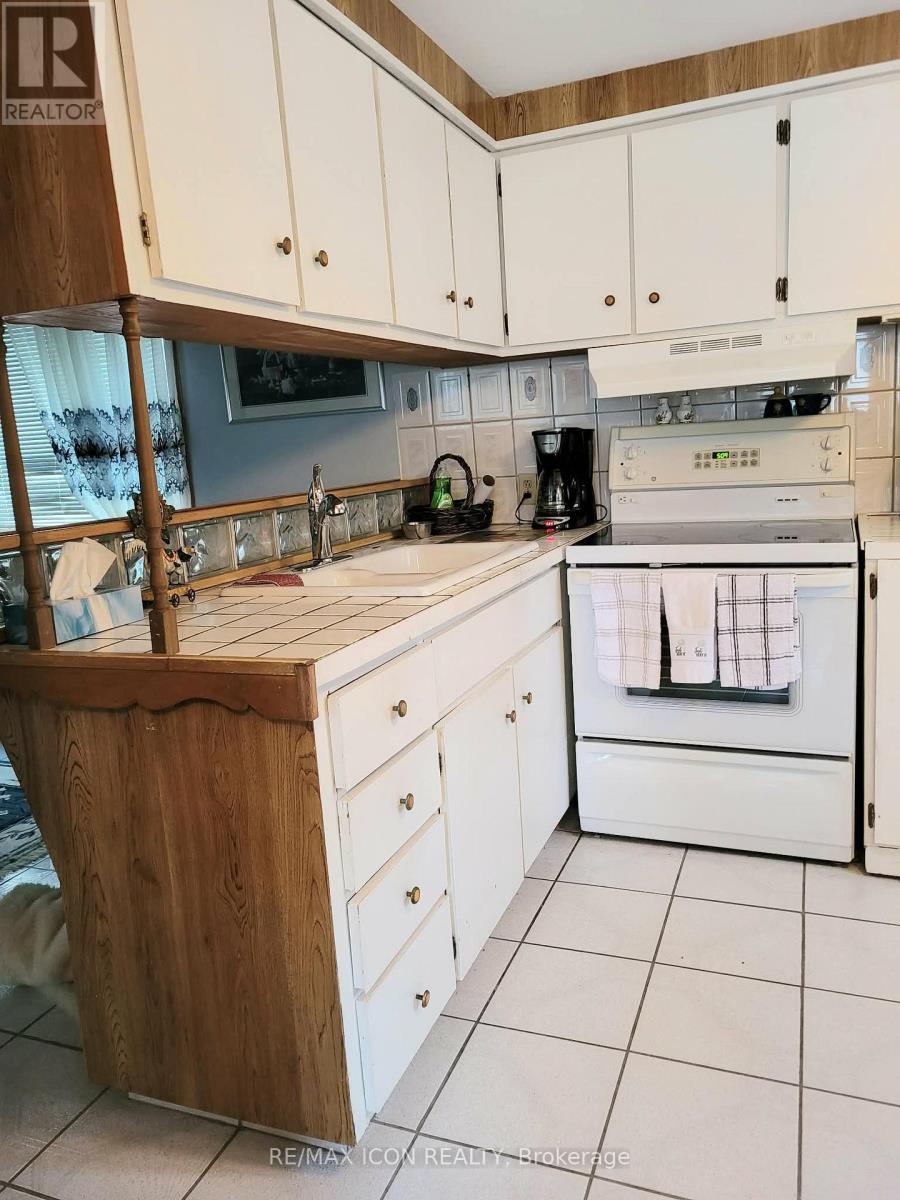 16 - 9839 Lakeshore Road, Lambton Shores, Ontario  N0M 1T0 - Photo 10 - X12795962