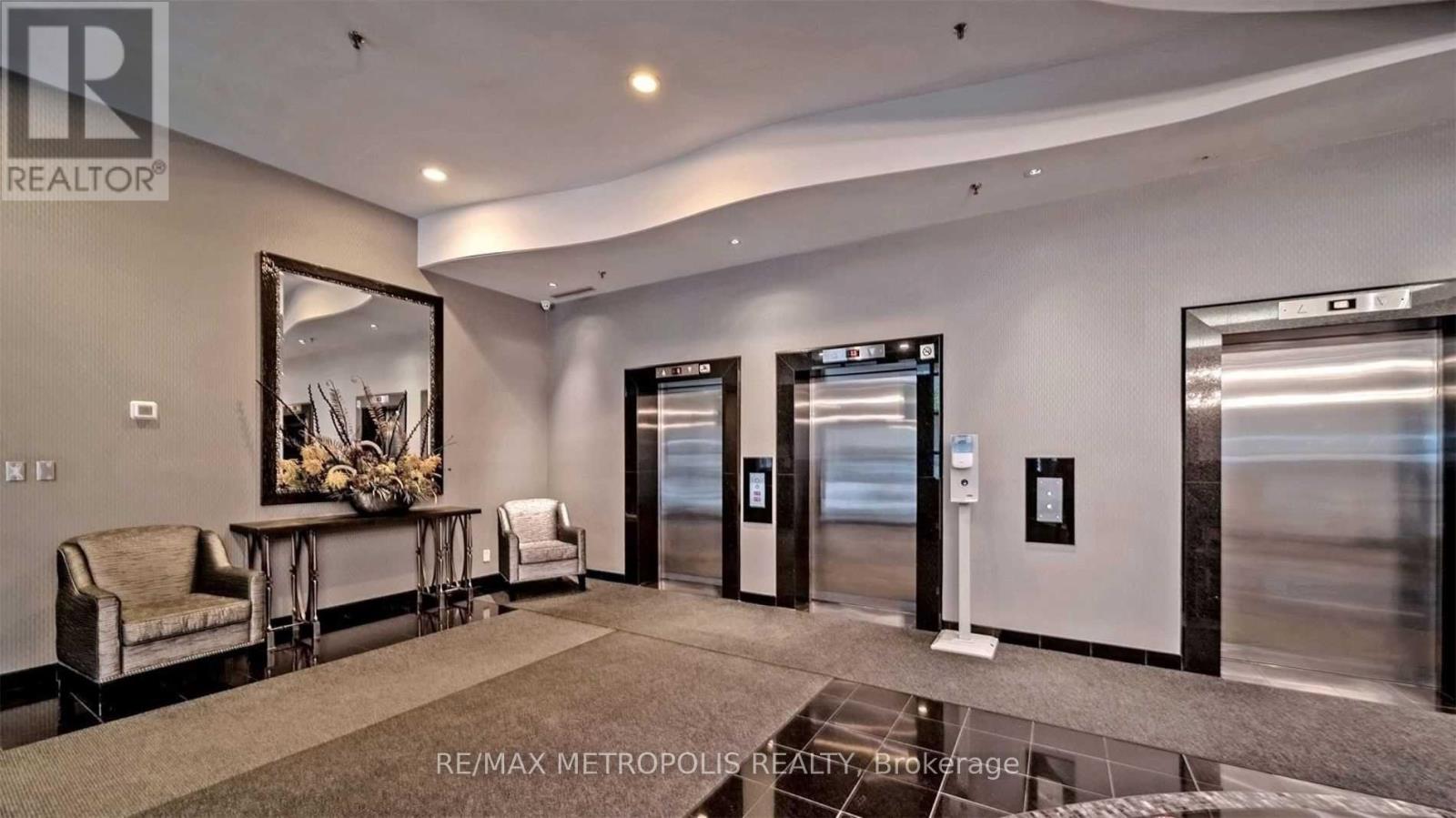 402 - 7 Carlton Street, Toronto, Ontario  M5B 2M3 - Photo 3 - C12974046