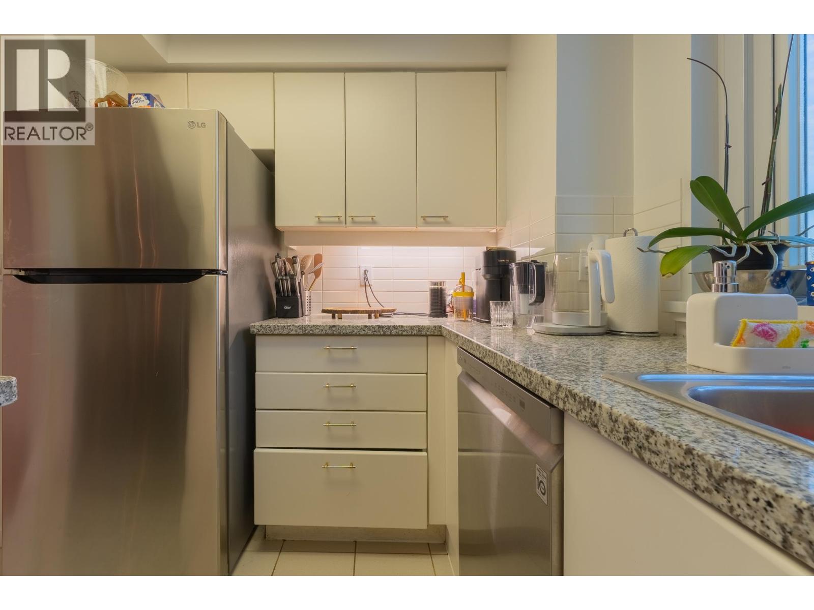 505 388 Drake Street, Vancouver, British Columbia  V6B 6A8 - Photo 12 - R3108977