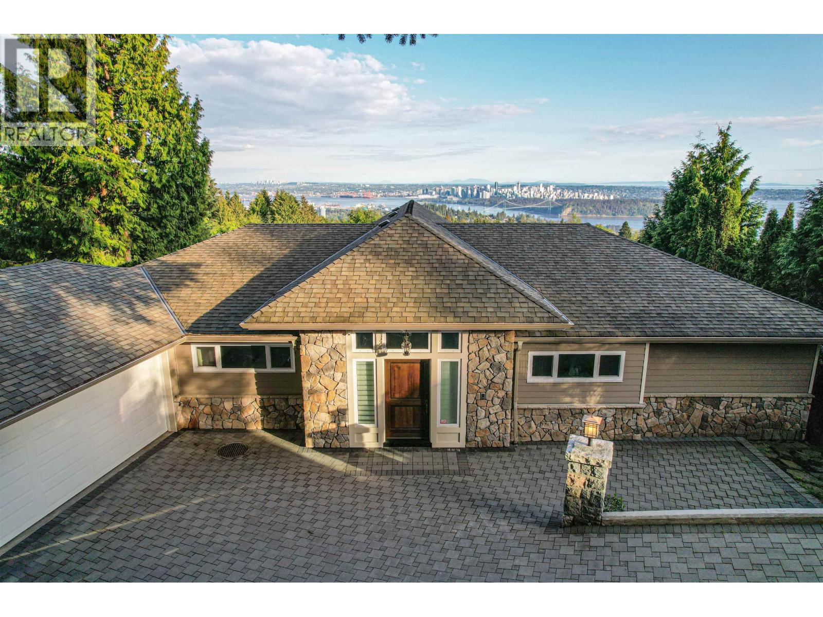 1371 BURNSIDE ROAD, West Vancouver, British Columbia