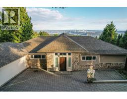1371 BURNSIDE ROAD, West Vancouver, British Columbia