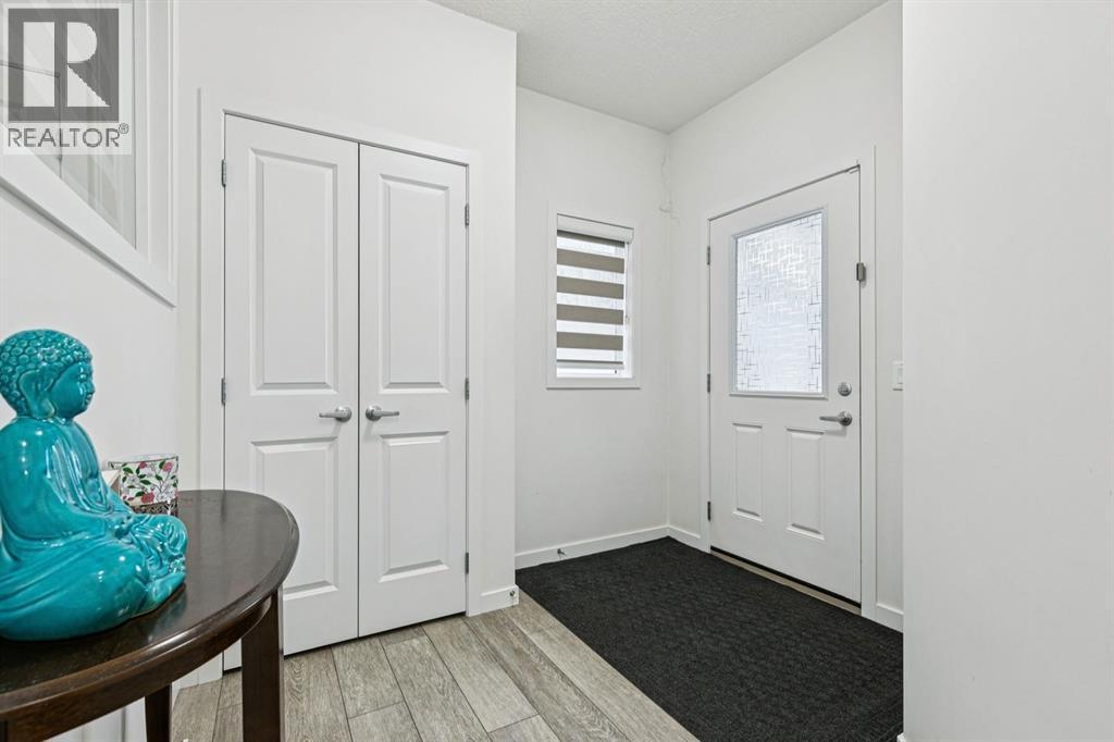 1124 Chinook Gate Bay Sw, Airdrie, Alberta  T4B 5J2 - Photo 3 - A2281954