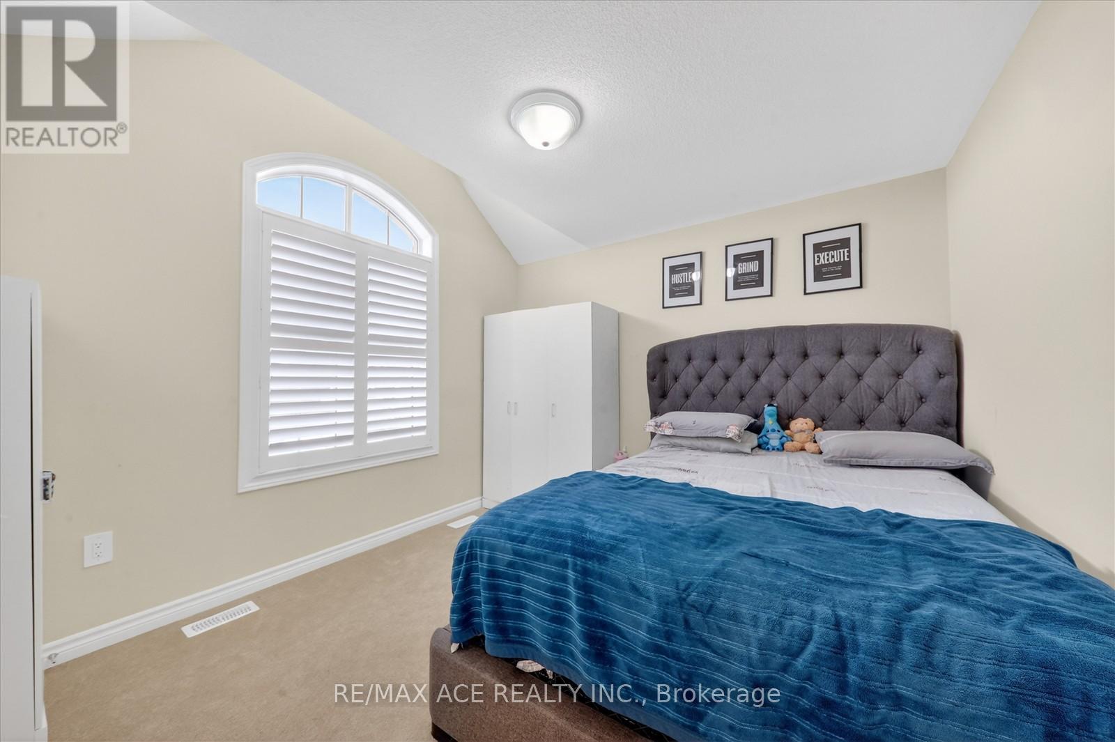 4 Sanford Circle, Springwater, Ontario  L9X 2A8 - Photo 27 - S12974028