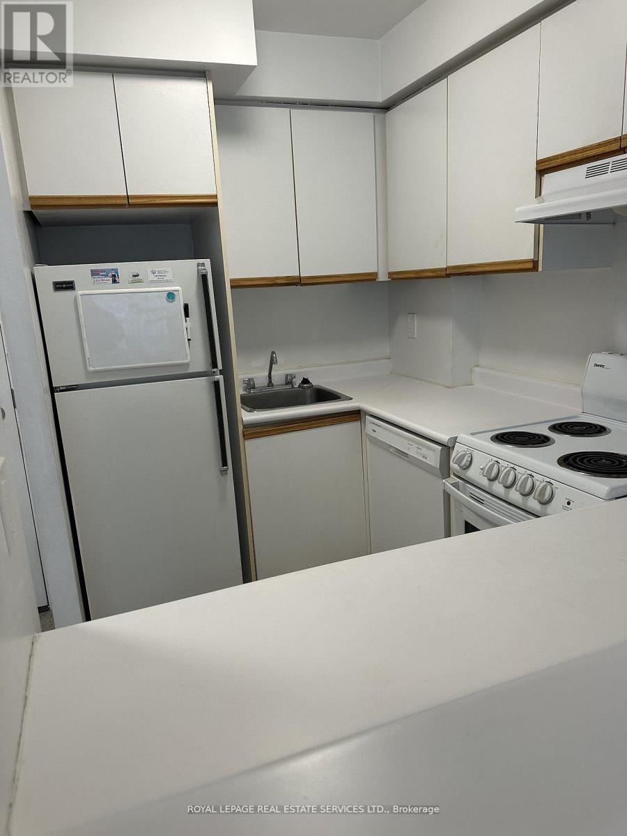 1105 - 2261 Lake Shore Boulevard W, Toronto, Ontario  M8V 3X1 - Photo 4 - W12974032