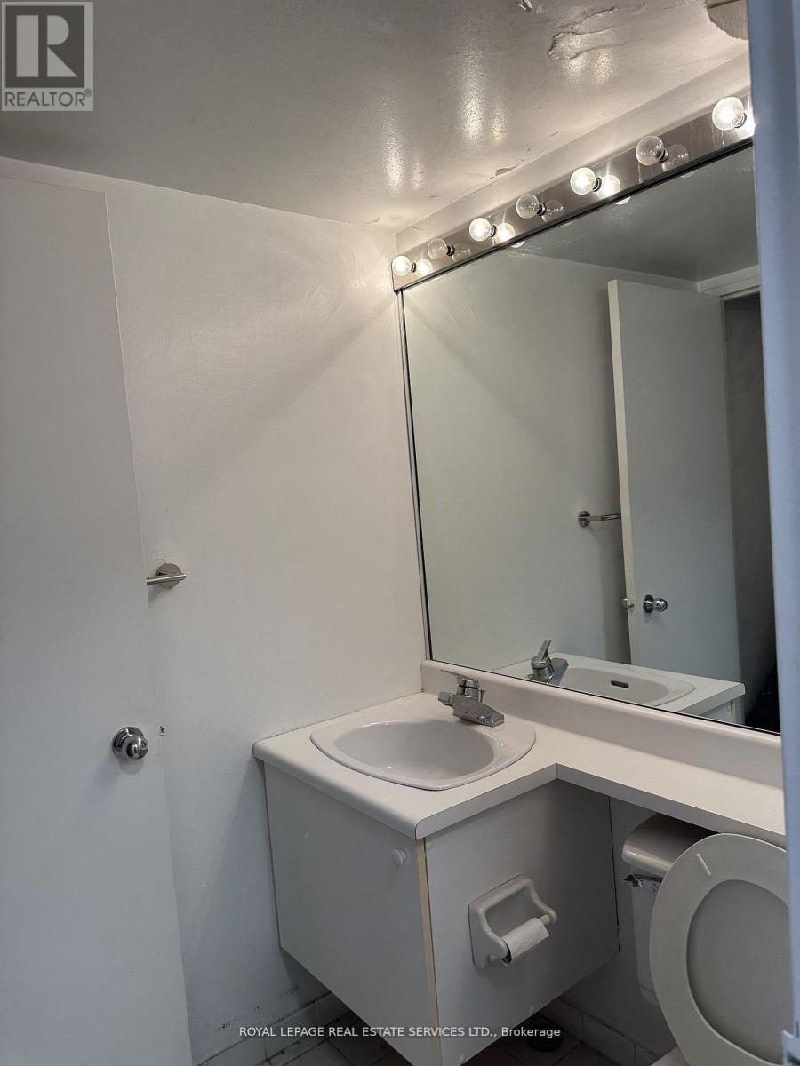 1105 - 2261 Lake Shore Boulevard W, Toronto, Ontario  M8V 3X1 - Photo 5 - W12974032