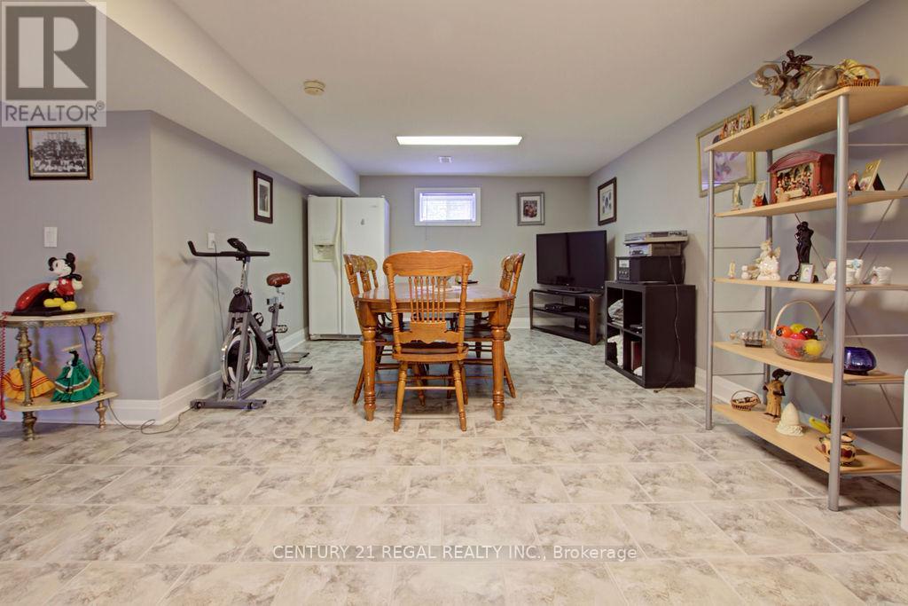 14 Thorpe Road, Toronto, Ontario  M9R 2C2 - Photo 19 - W12974034