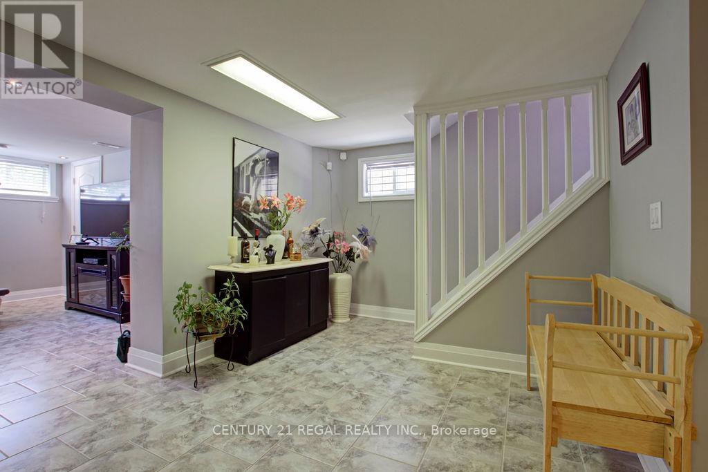 14 Thorpe Road, Toronto, Ontario  M9R 2C2 - Photo 20 - W12974034