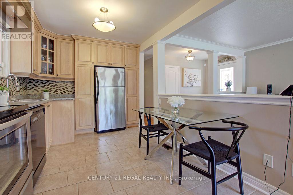 14 Thorpe Road, Toronto, Ontario  M9R 2C2 - Photo 6 - W12974034