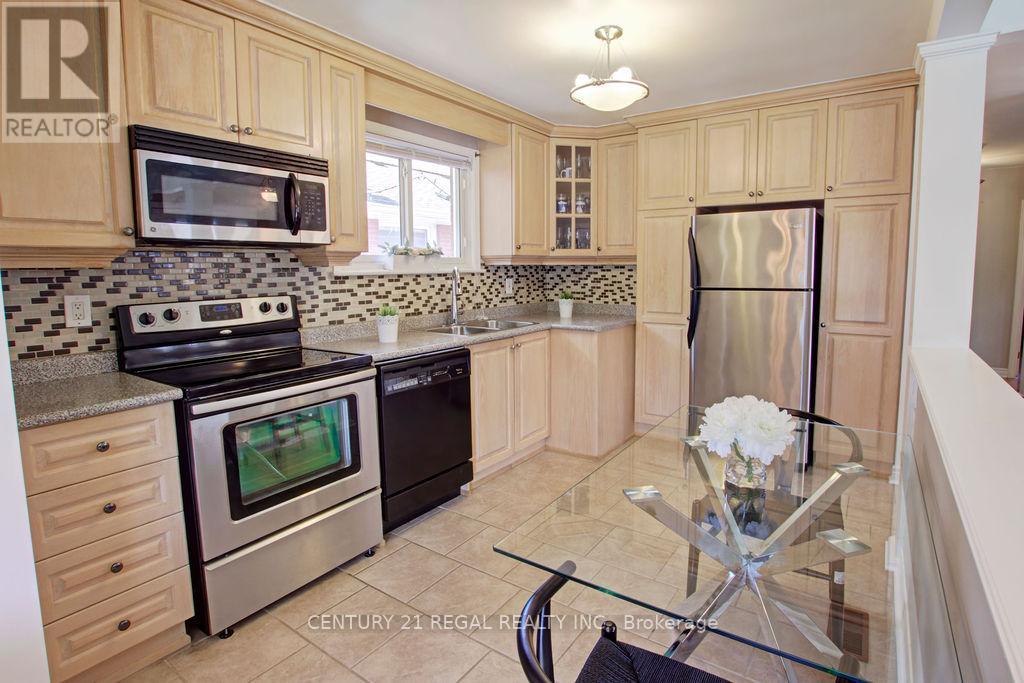 14 Thorpe Road, Toronto, Ontario  M9R 2C2 - Photo 7 - W12974034