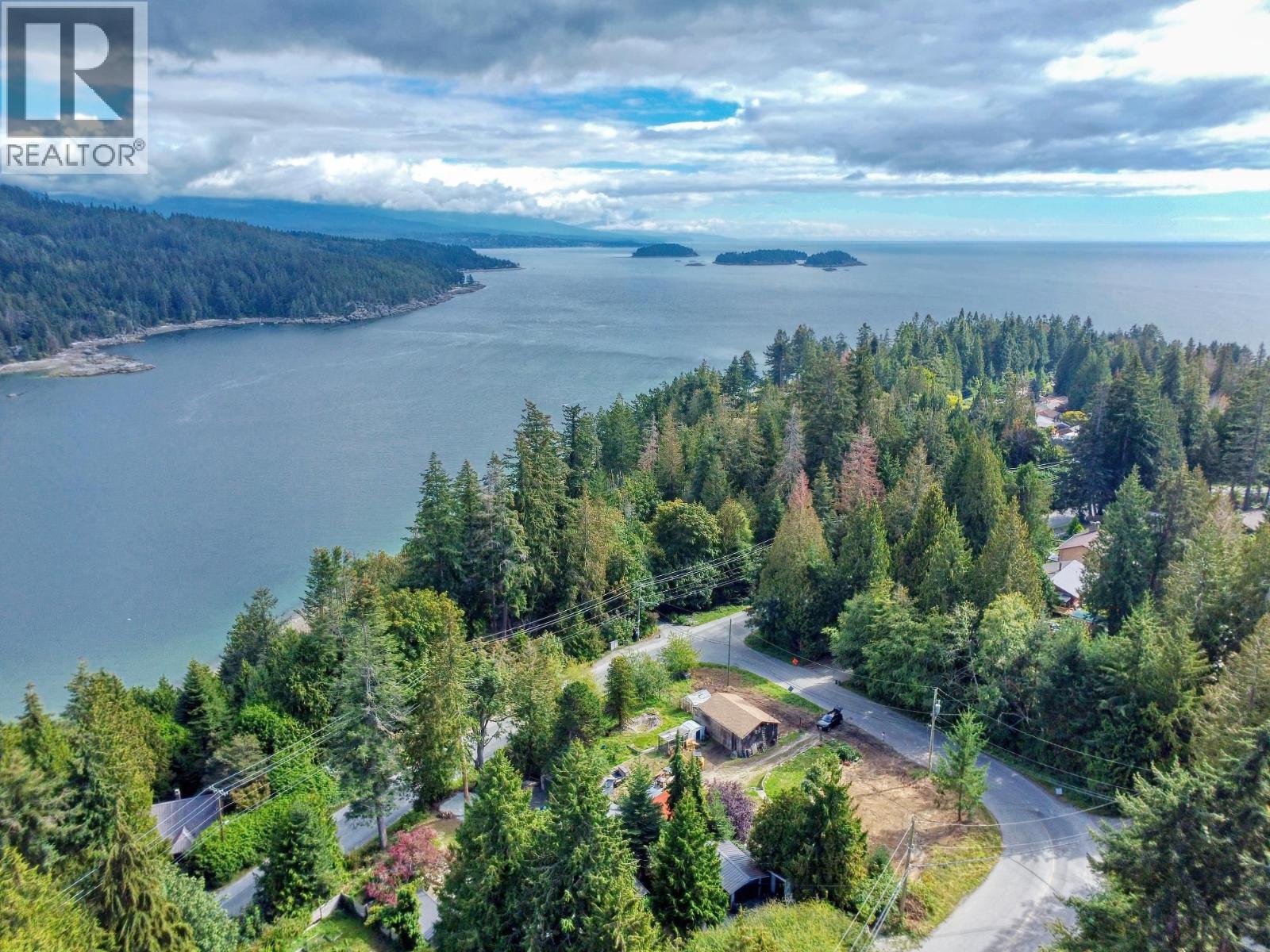 7712 FAWN ROAD, Halfmoon Bay, British Columbia