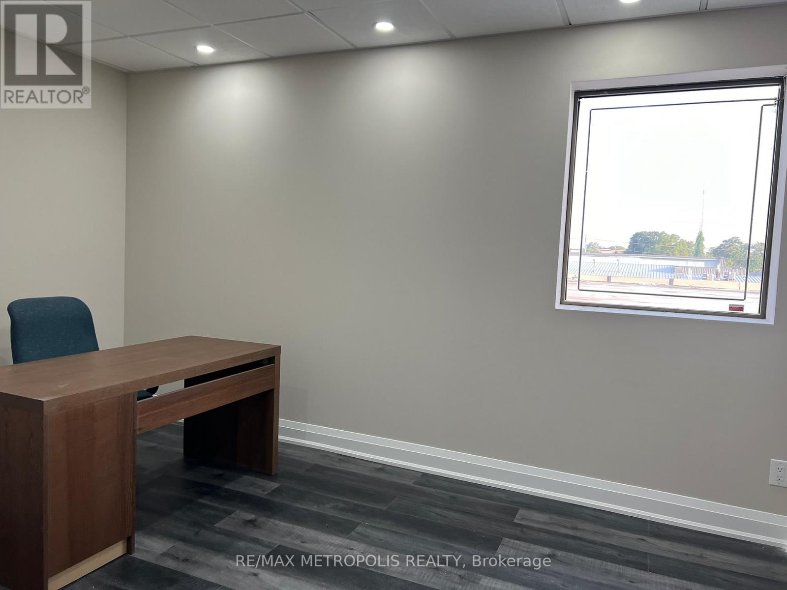 551 York Street, London East, Ontario  N6B 1R6 - Photo 7 - X12974062