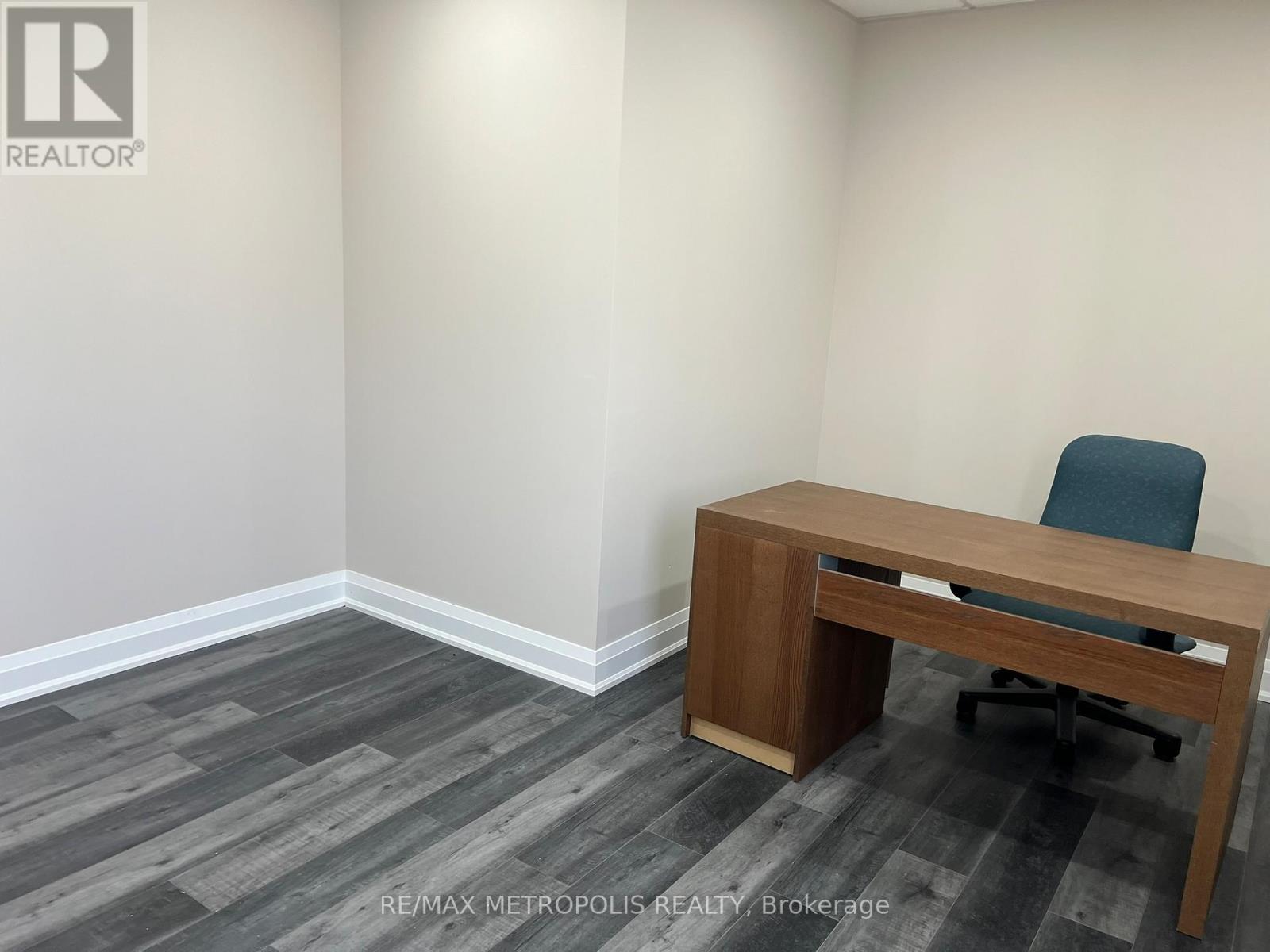 551 York Street, London East, Ontario  N6B 1R6 - Photo 8 - X12974062