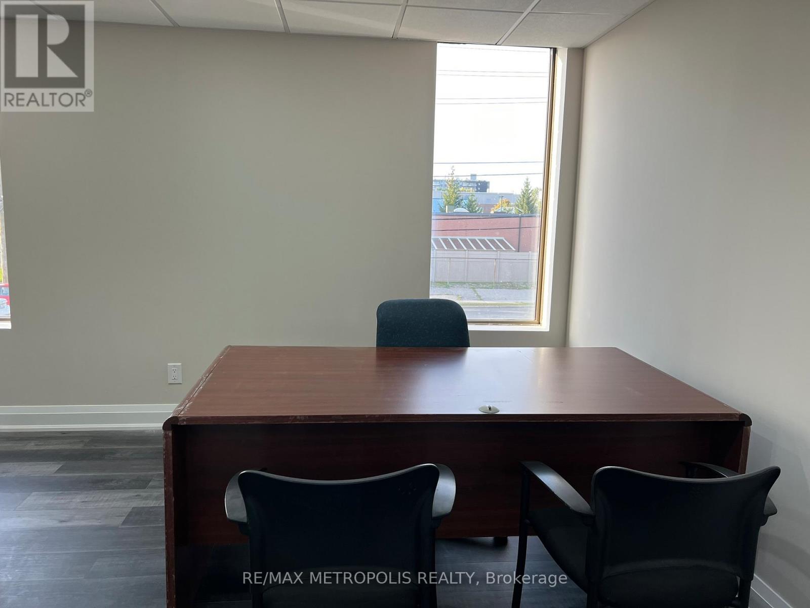 551 York Street, London East, Ontario  N6B 1R6 - Photo 9 - X12974062