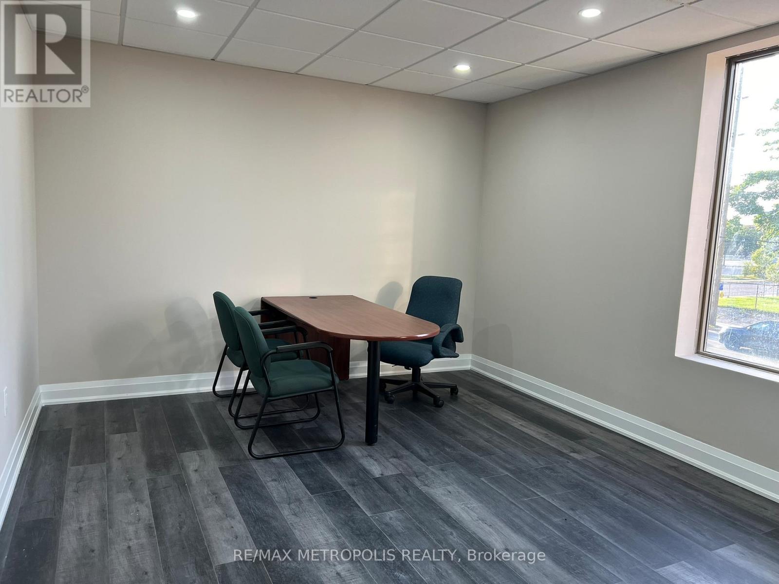 551 York Street, London East, Ontario  N6B 1R6 - Photo 2 - X12974062