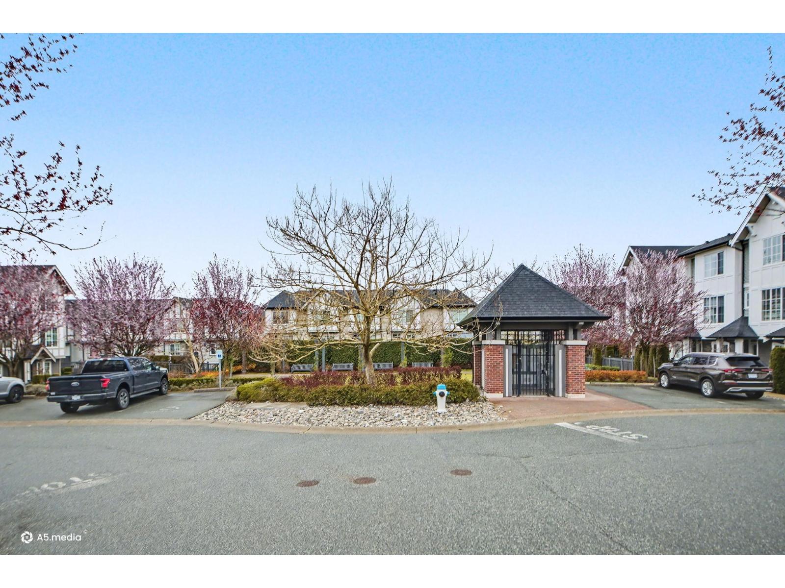 109 30989 Westridge Place, Abbotsford, British Columbia  V2T 0E7 - Photo 2 - R3107451