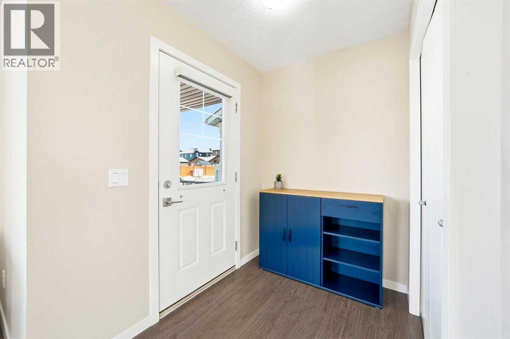 157 Fireside Circle NW, Cochrane, Alberta  T4C 0Z4 - Photo 4 - A2298198