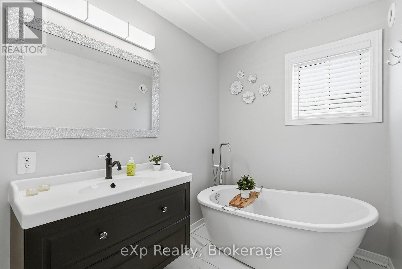 90 Mapleport Crescent, South Bruce Peninsula, Ontario  N0H 2G0 - Photo 31 - X12974064