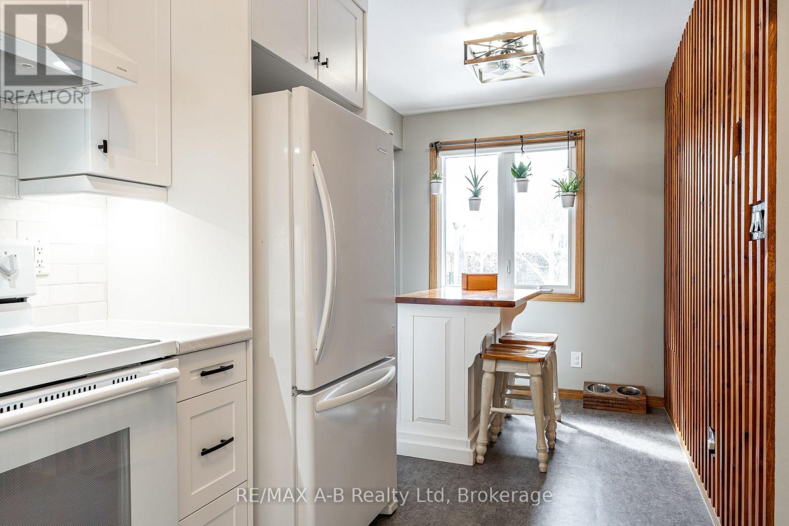 35 Sparling Crescent, St. Marys, Ontario  N4X 0A6 - Photo 10 - X12974138