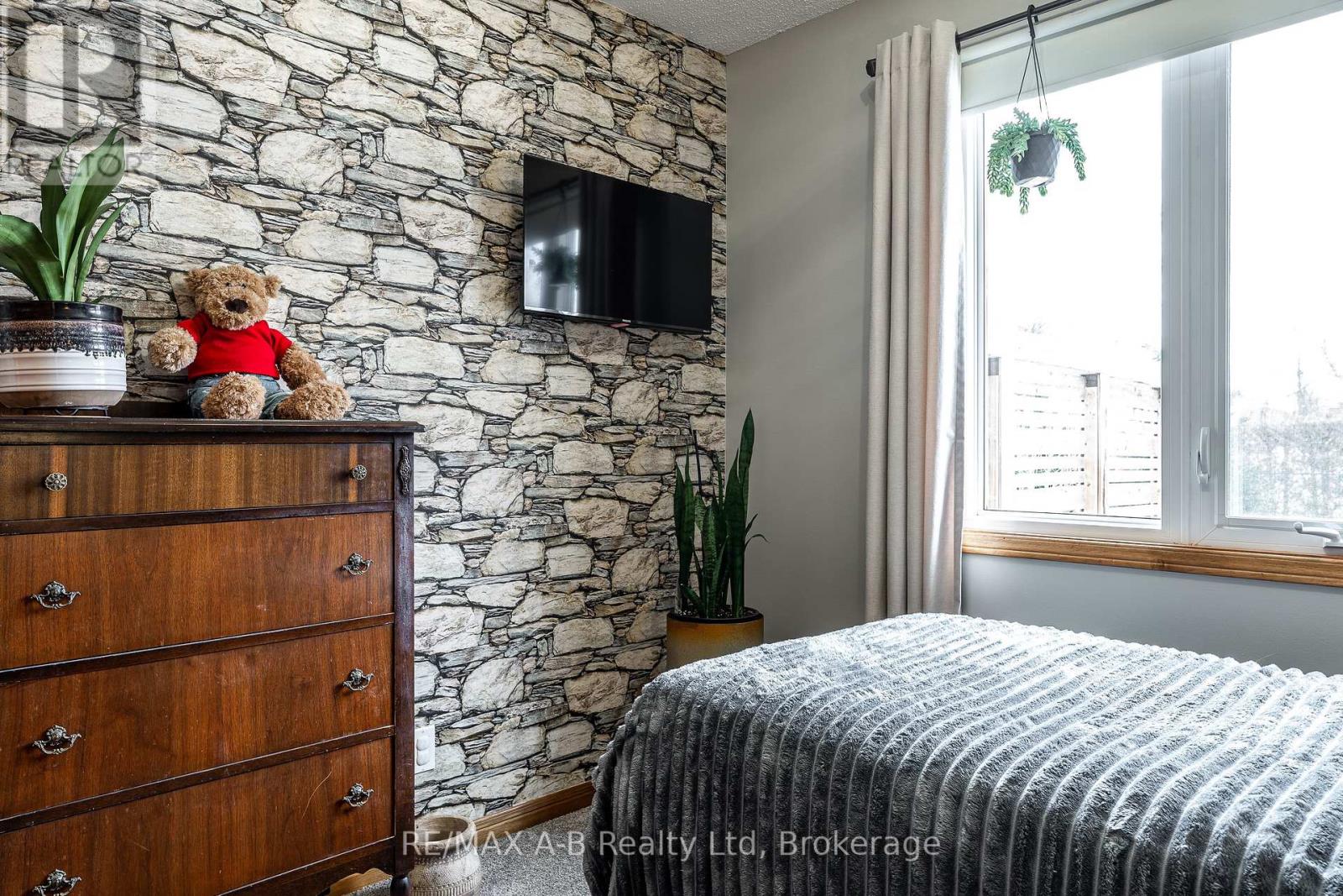 35 Sparling Crescent, St. Marys, Ontario  N4X 0A6 - Photo 25 - X12974138