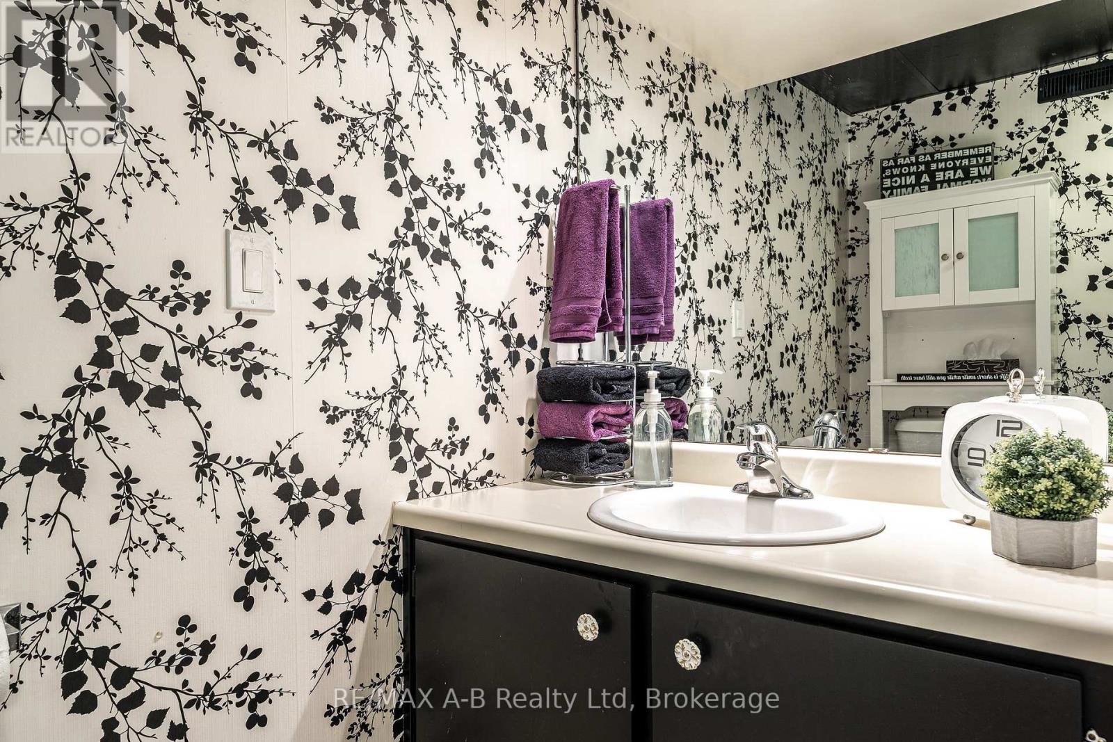 35 Sparling Crescent, St. Marys, Ontario  N4X 0A6 - Photo 34 - X12974138