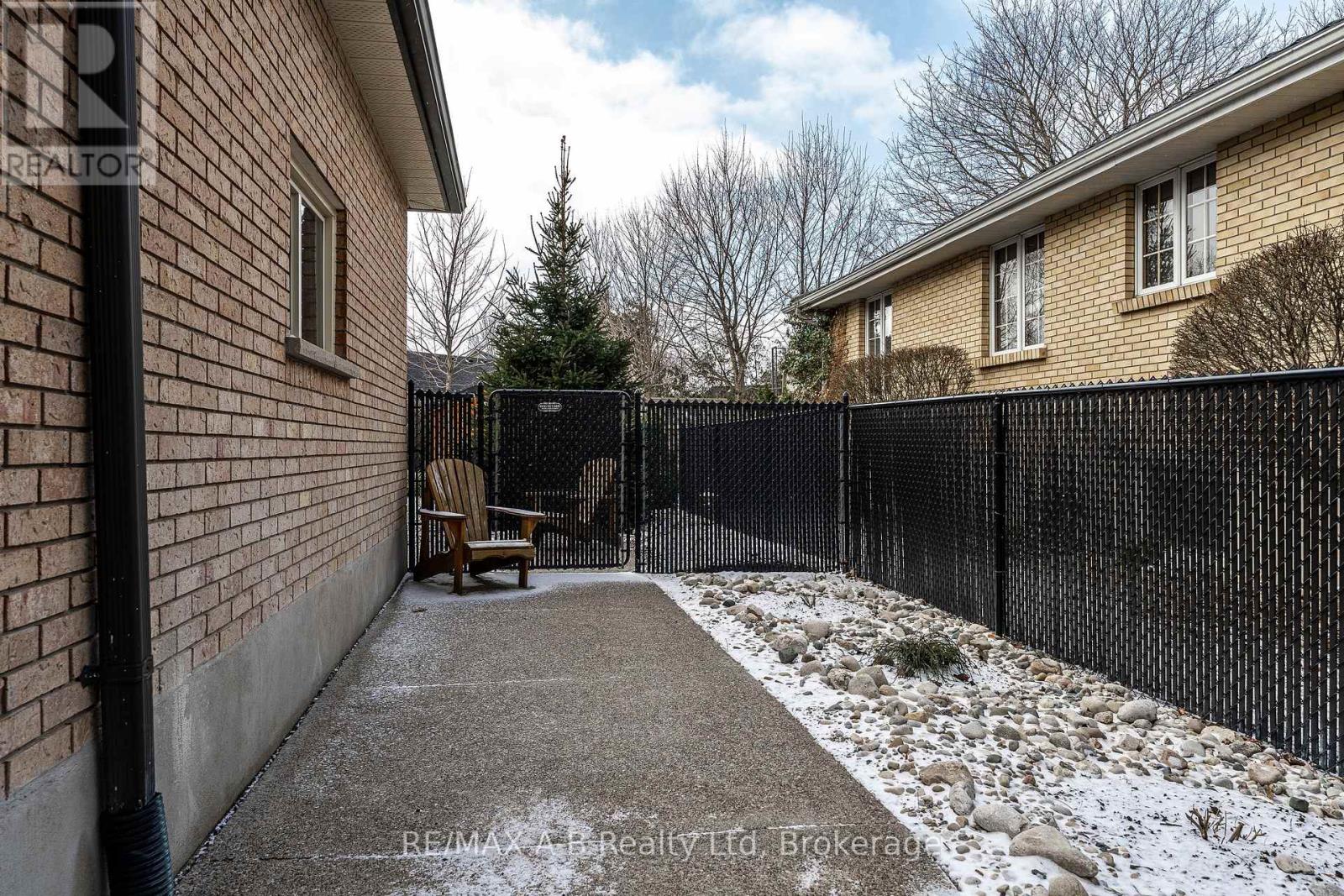 35 Sparling Crescent, St. Marys, Ontario  N4X 0A6 - Photo 36 - X12974138