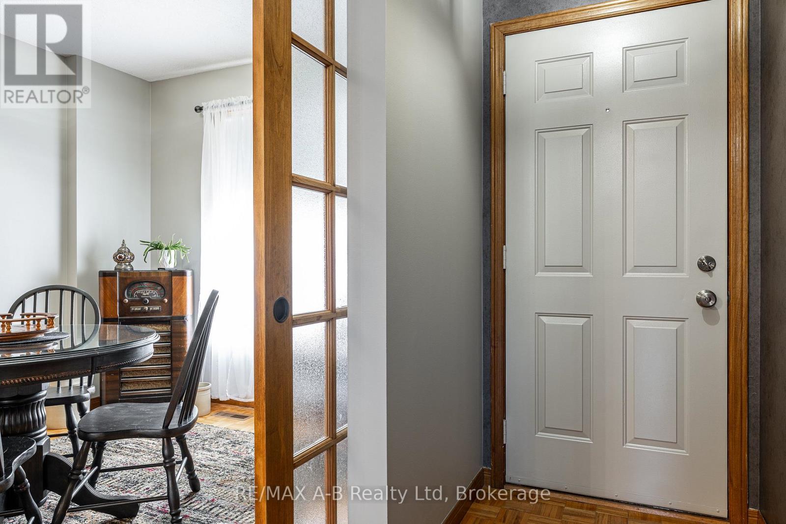 35 Sparling Crescent, St. Marys, Ontario  N4X 0A6 - Photo 5 - X12974138