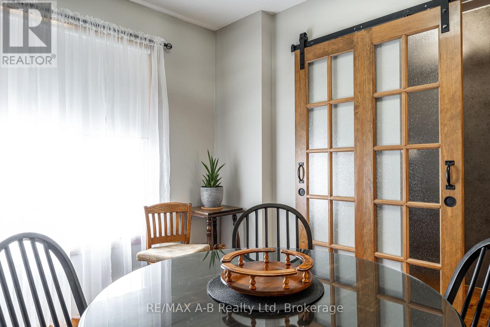 35 Sparling Crescent, St. Marys, Ontario  N4X 0A6 - Photo 7 - X12974138