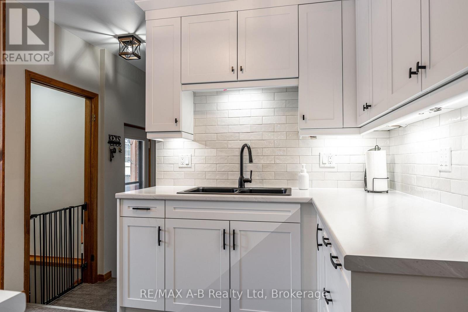 35 Sparling Crescent, St. Marys, Ontario  N4X 0A6 - Photo 9 - X12974138