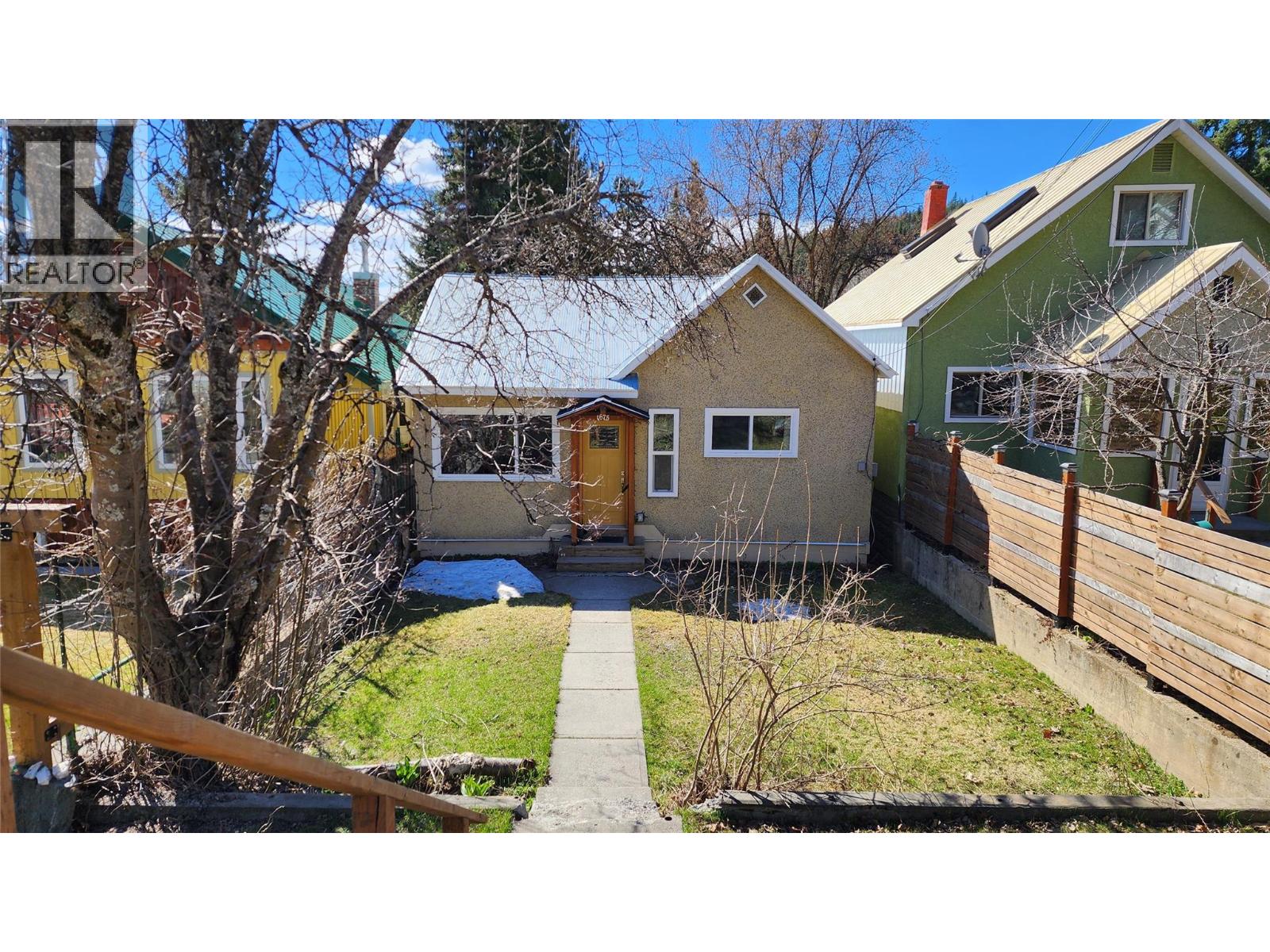 1675 LeRoi Avenue, Rossland, British Columbia