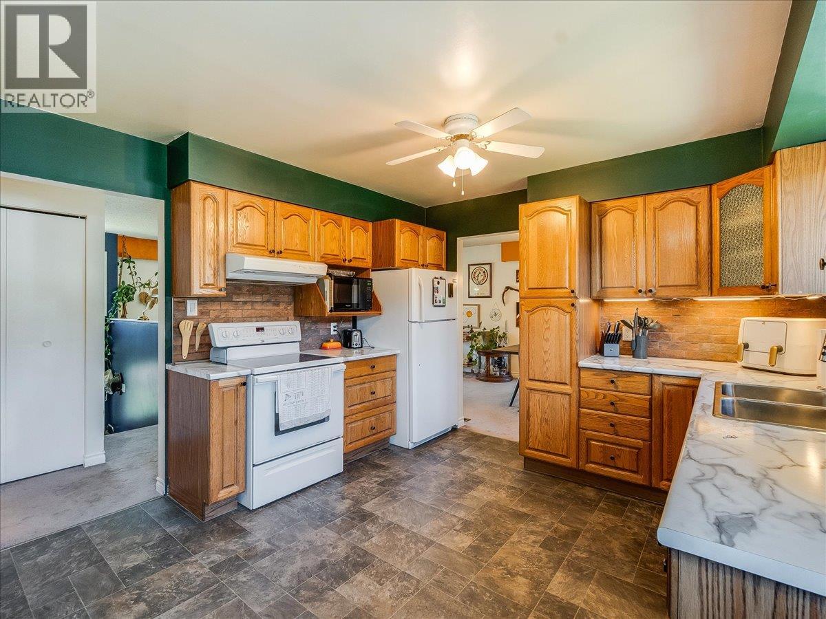 86 Bluebird Road, Fruitvale, British Columbia  V0G 1L1 - Photo 15 - 10382394