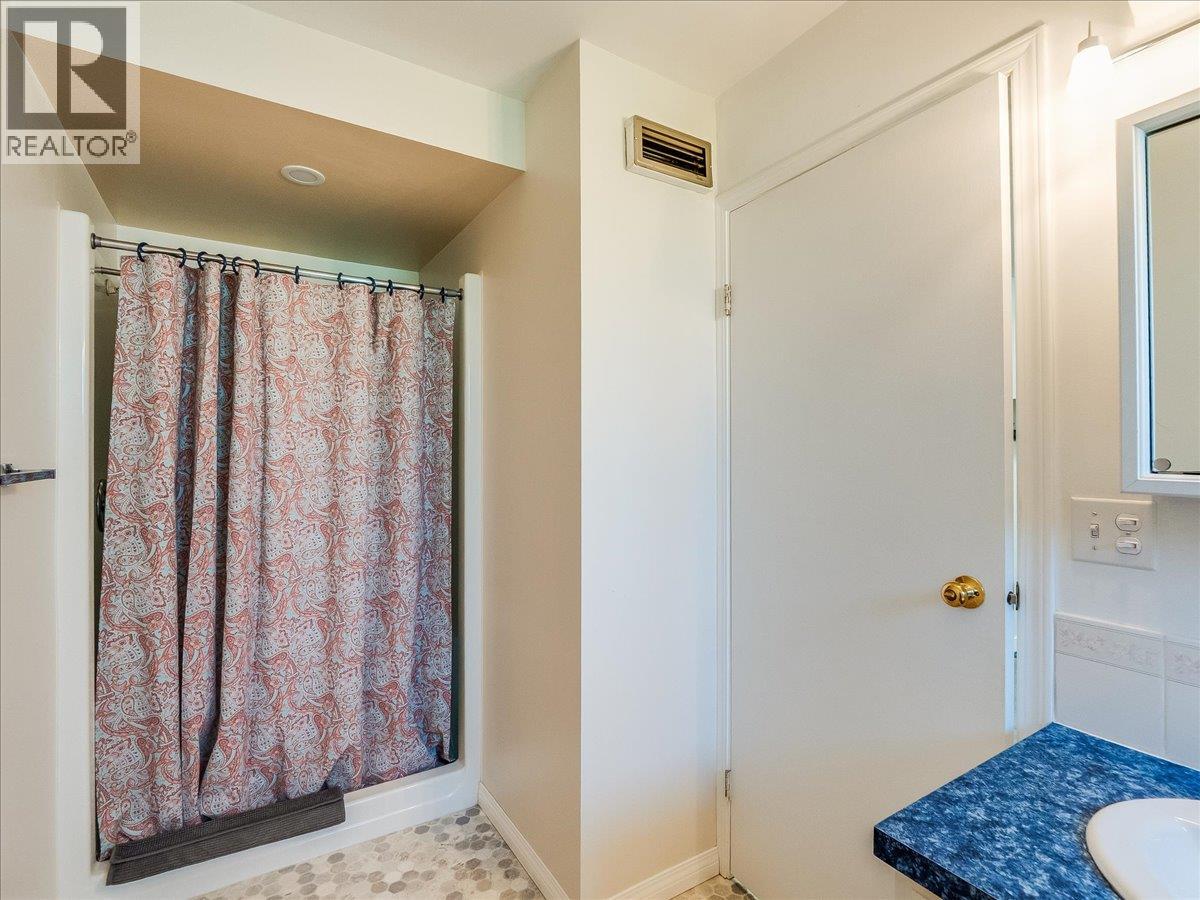 86 Bluebird Road, Fruitvale, British Columbia  V0G 1L1 - Photo 36 - 10382394