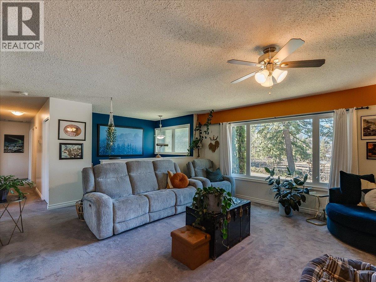 86 Bluebird Road, Fruitvale, British Columbia  V0G 1L1 - Photo 8 - 10382394