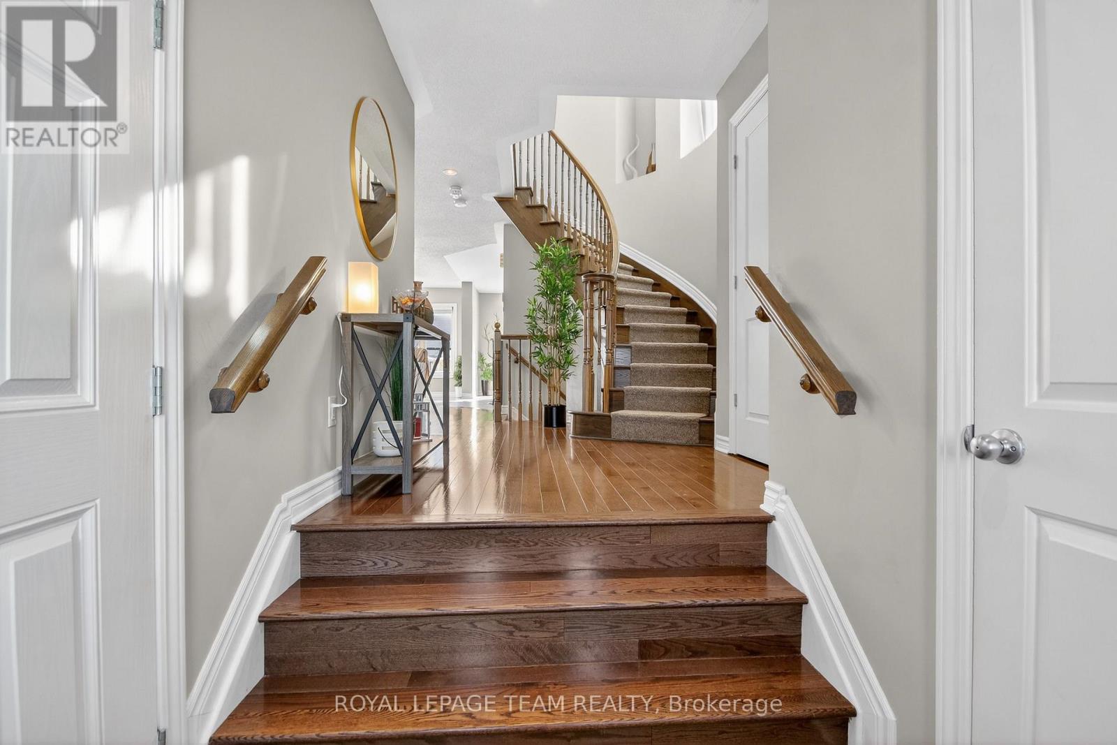 526 Paine Avenue, Ottawa, Ontario  K2S 1B9 - Photo 2 - X12972424