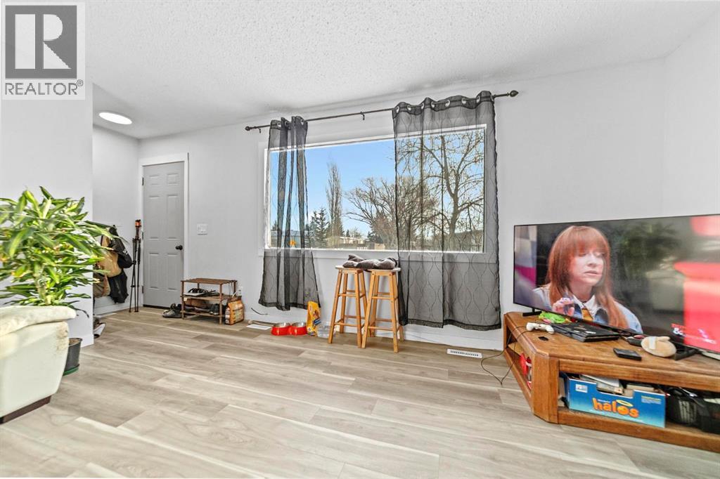 5444 50 Street, Camrose, Alberta  T4V 3A8 - Photo 4 - A2293652