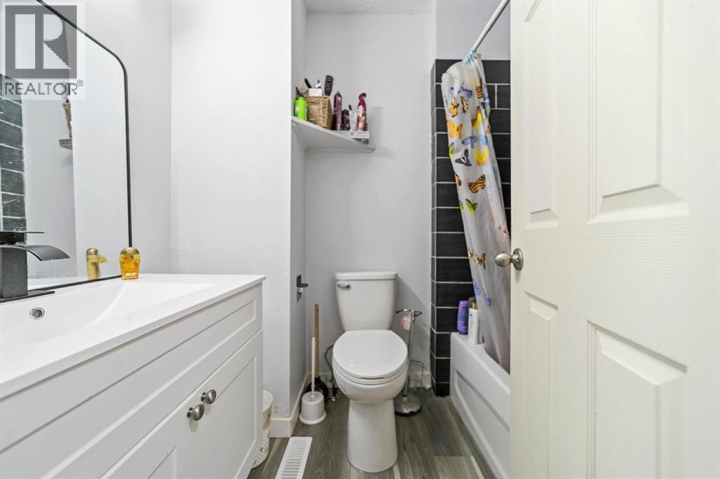 5444 50 Street, Camrose, Alberta  T4V 3A8 - Photo 12 - A2293652